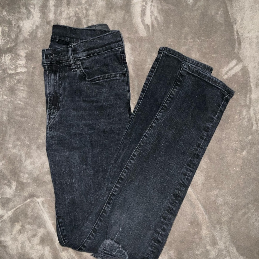 Black Skinny Jeans with Distressed Knees